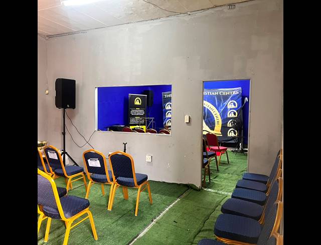 100M² BUSINESS TO LET IN MONDEOR